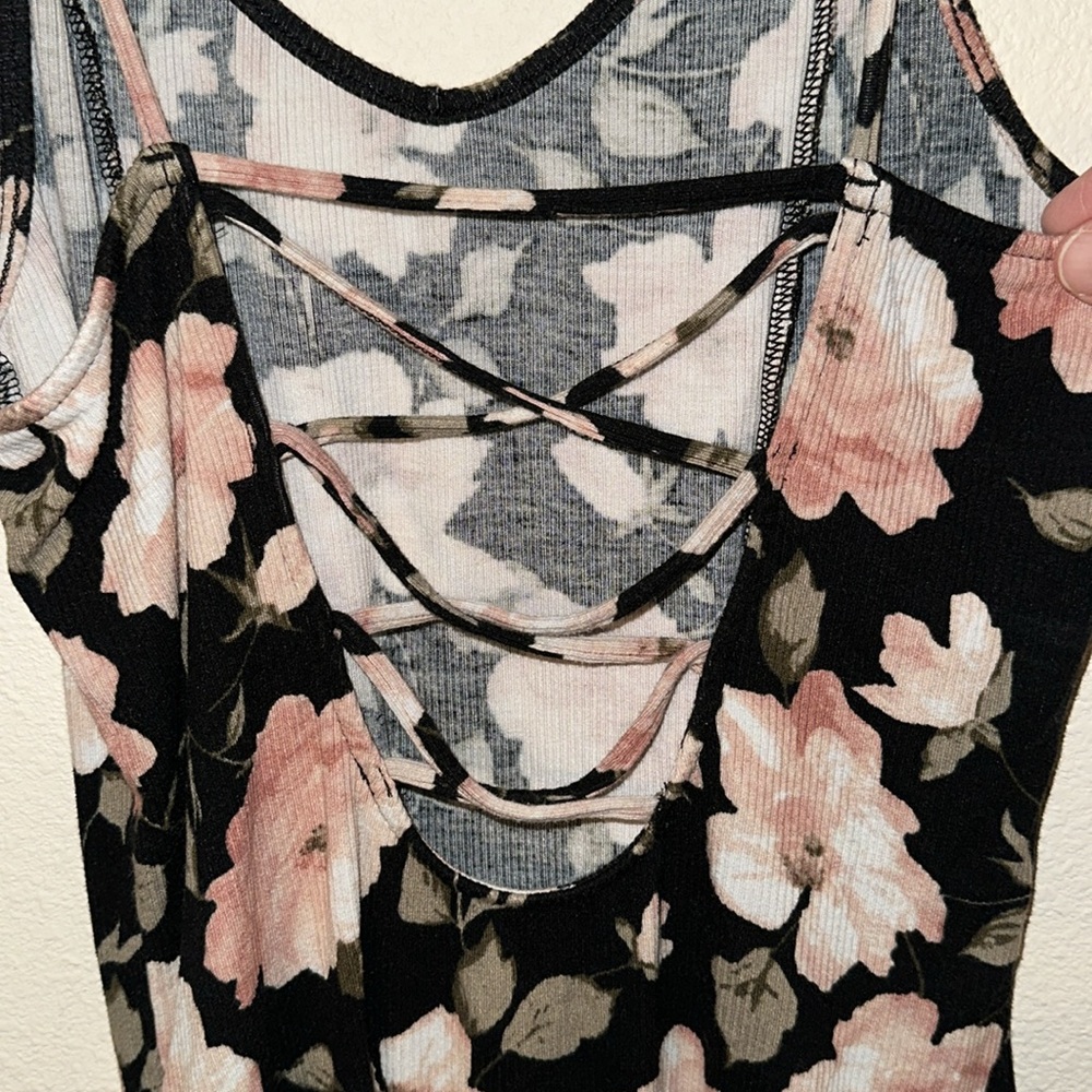 AMERICAN EAGLE OUTFITTERS Floral Snap Bodysuit Size M - Picture 5 of 10